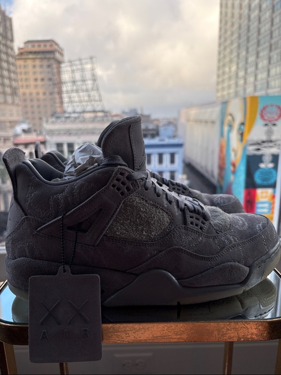 Air Jordan 4 Retro Kaws Gray Suede - Picture 3 of 8